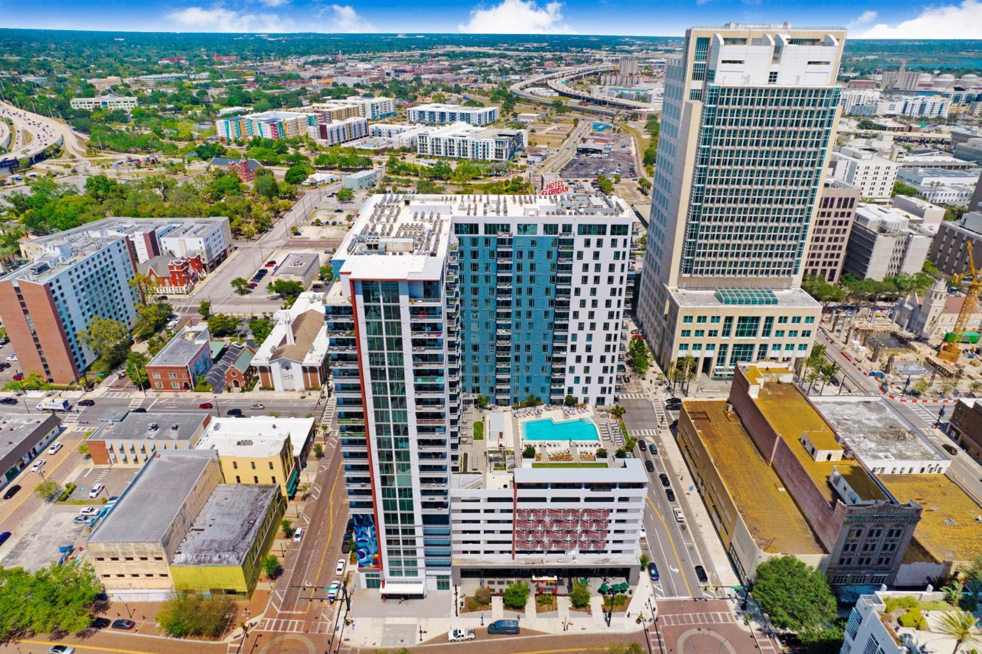 Downtown Gem 1-bd W/pool, Gym, & Sky Lounge Apartment
