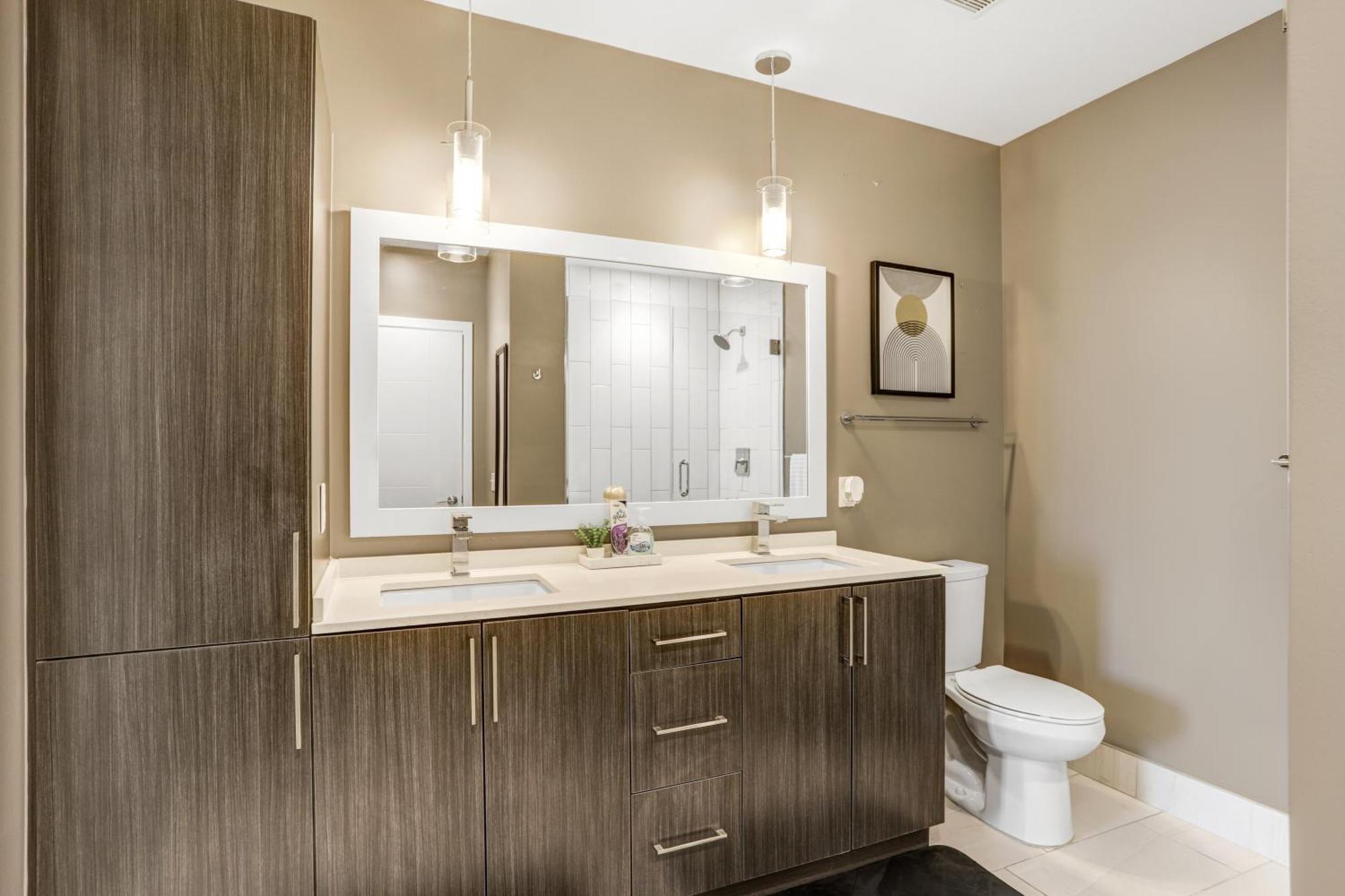 Downtown Gem 1-bd W/pool, Gym, & Sky Lounge *
