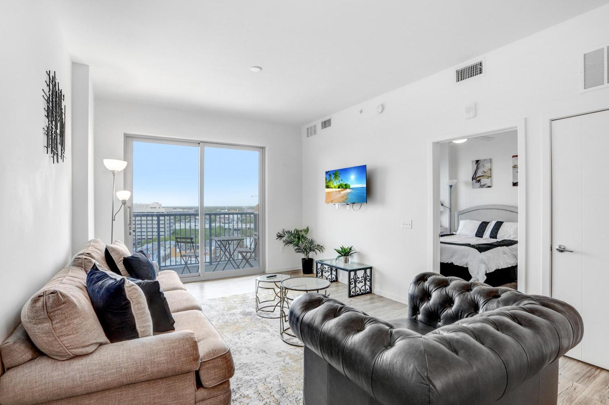 Downtown Gem 1-bd W/pool, Gym, & Sky Lounge Apartment Tampa