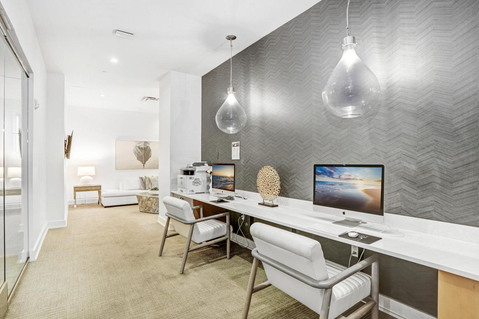 Downtown Gem 1-bd W/pool, Gym, & Sky Lounge Apartment