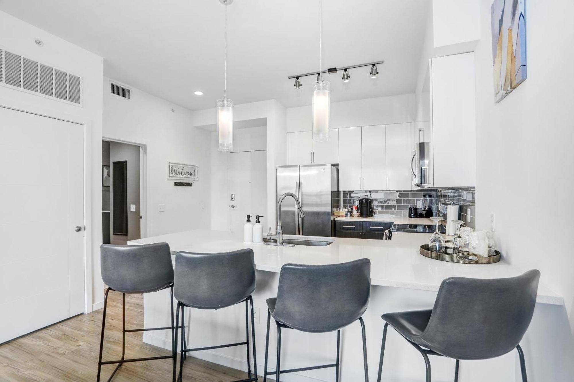 Downtown Gem 1-bd W/pool, Gym, & Sky Lounge Tampa