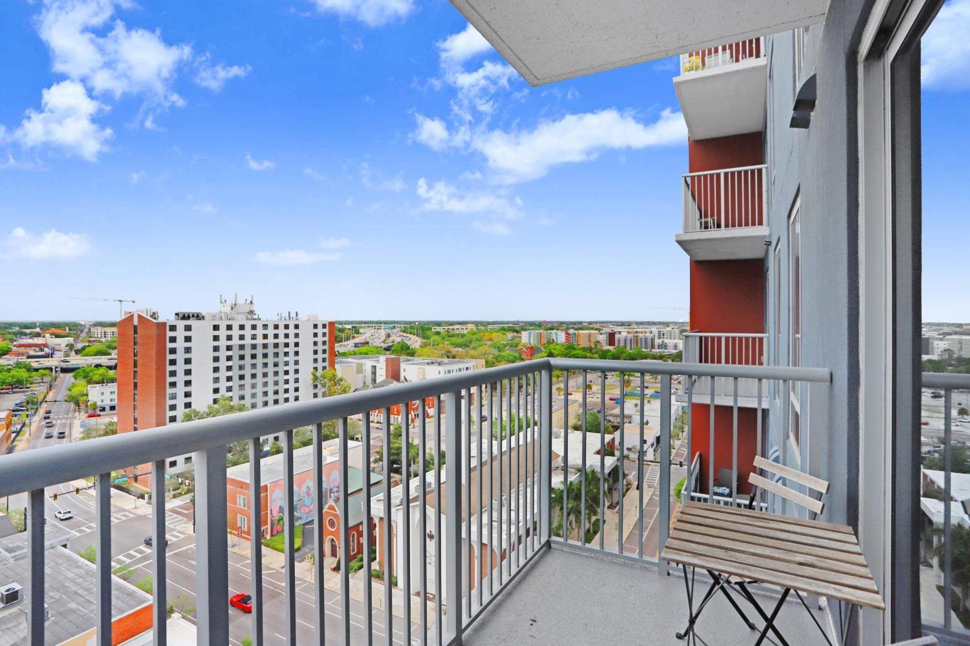 Downtown Gem 1-bd W/pool, Gym, & Sky Lounge * Tampa