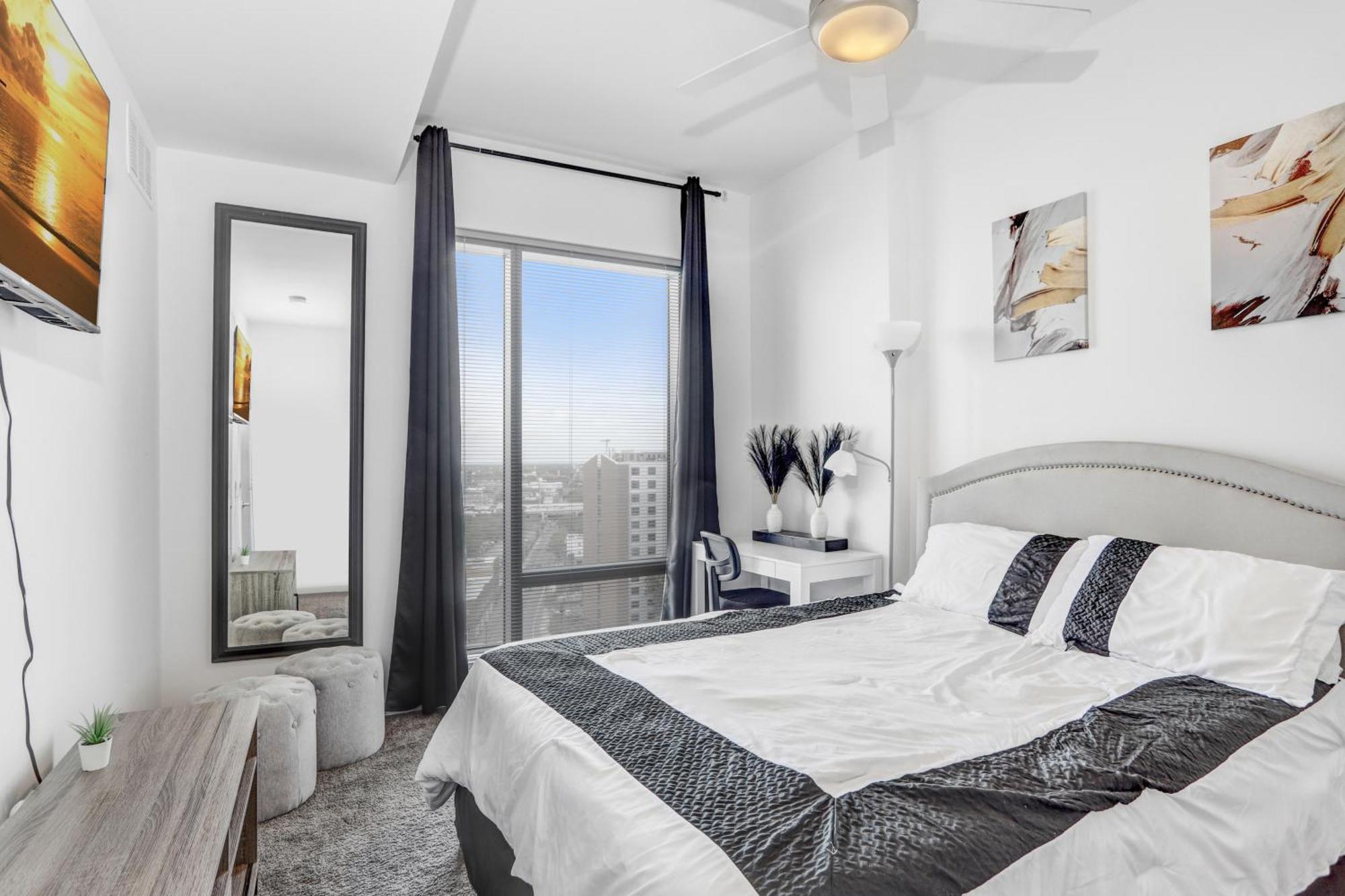 Downtown Gem 1-bd W/pool, Gym, & Sky Lounge Tampa